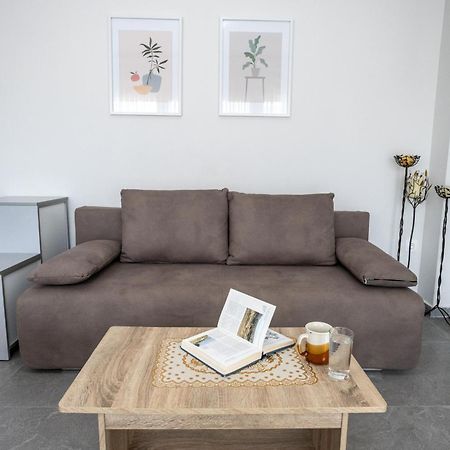 Natalia Peramos Apartment เนอาเปรามอส ภายนอก รูปภาพ